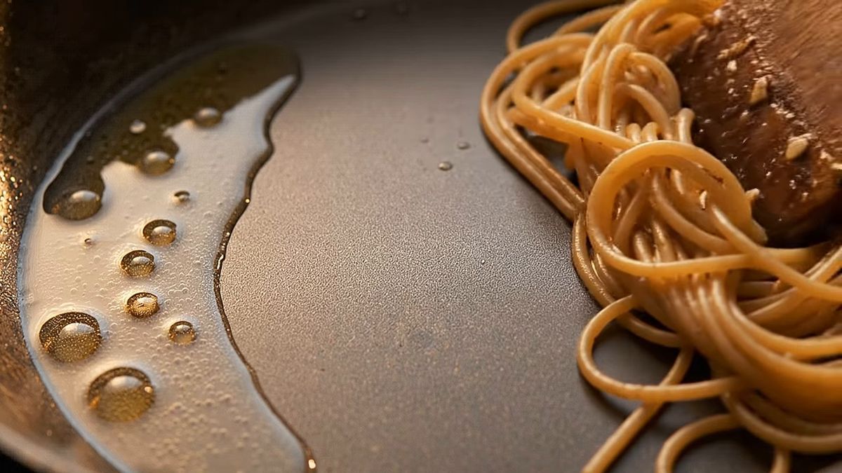 Cómo suena y cómo se ve una emulsión hecha: fotograma del vídeo de El Cuchinero Pastas