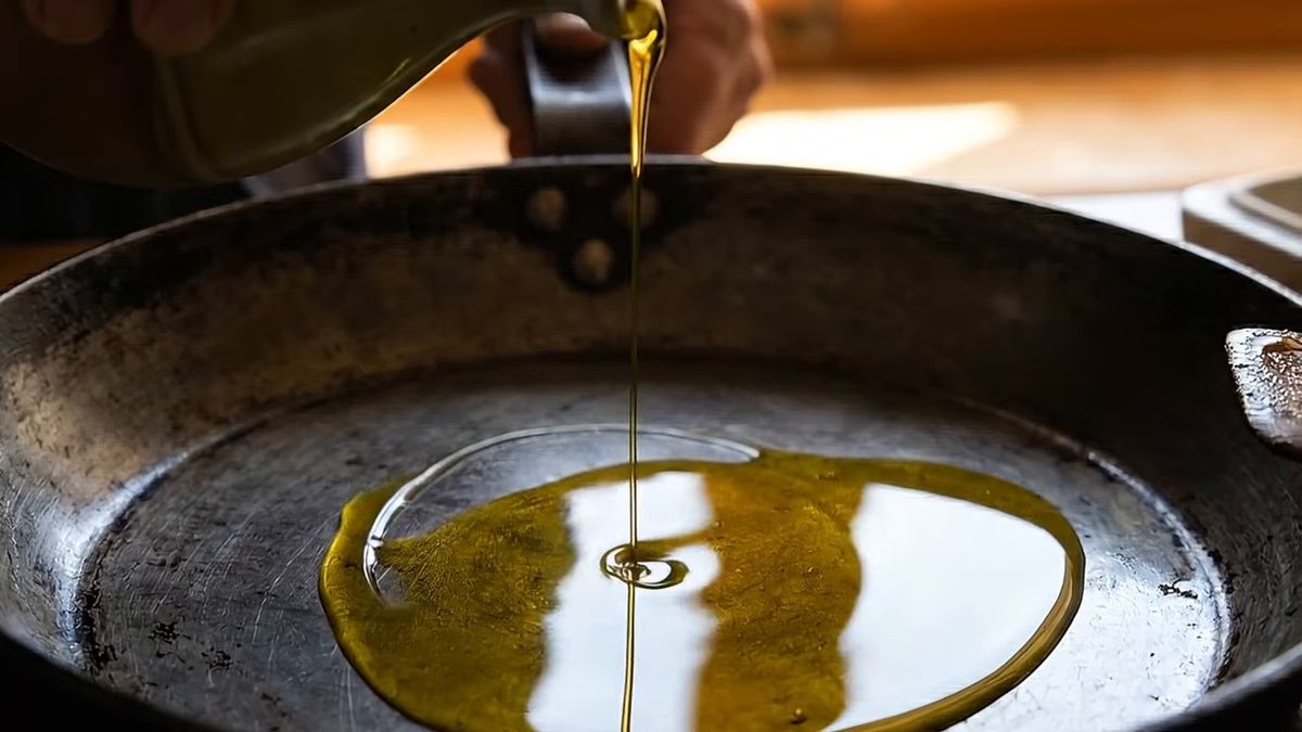 El aceite es media salsa, así que empieza en frío: fotograma del vídeo de El Cuchinero Pastas