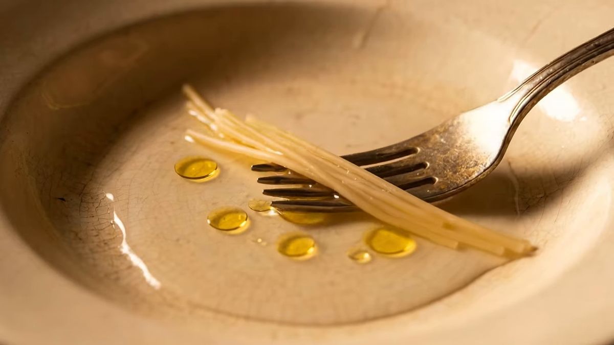 El charco no lo suelta la almeja: fotograma del vídeo de El Cuchinero Pastas