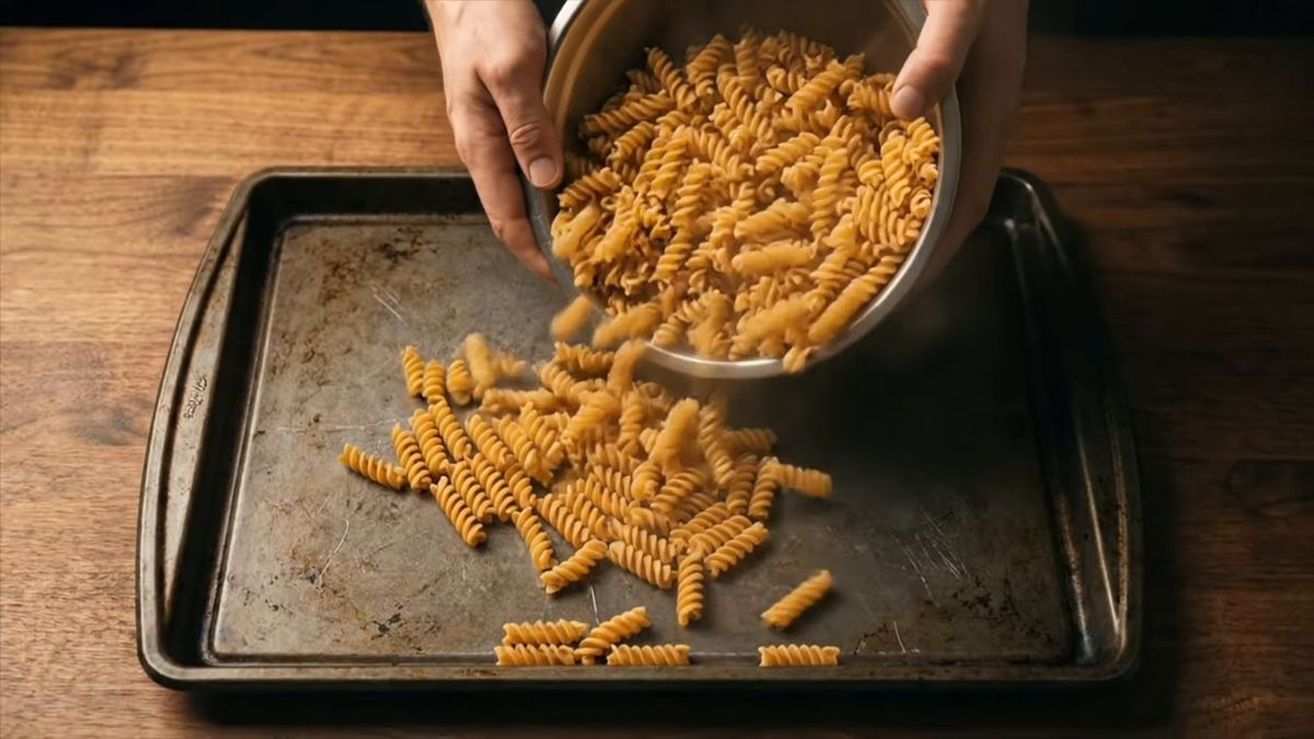 Cómo dejarla tibia sin pasarla por agua: fotograma del vídeo de El Cuchinero Pastas