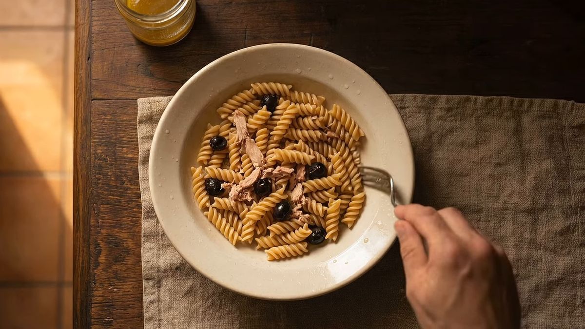 El aliño no está en la pasta: está en el fondo del bol: fotograma del vídeo de El Cuchinero Pastas