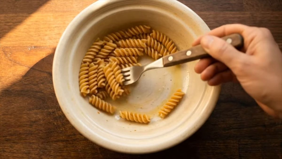 Qué ves cuando el reloj está bien: fotograma del vídeo de El Cuchinero Pastas