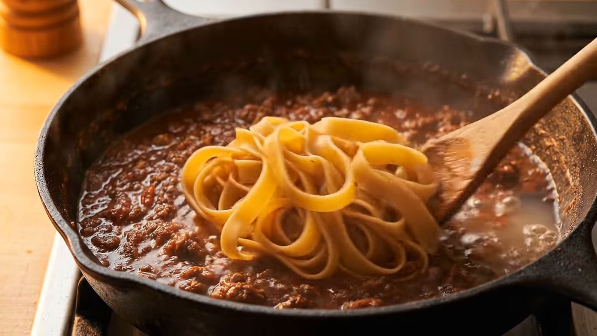 Cuando el ragù llega, la pasta entra: fotograma del vídeo de El Cuchinero Pastas