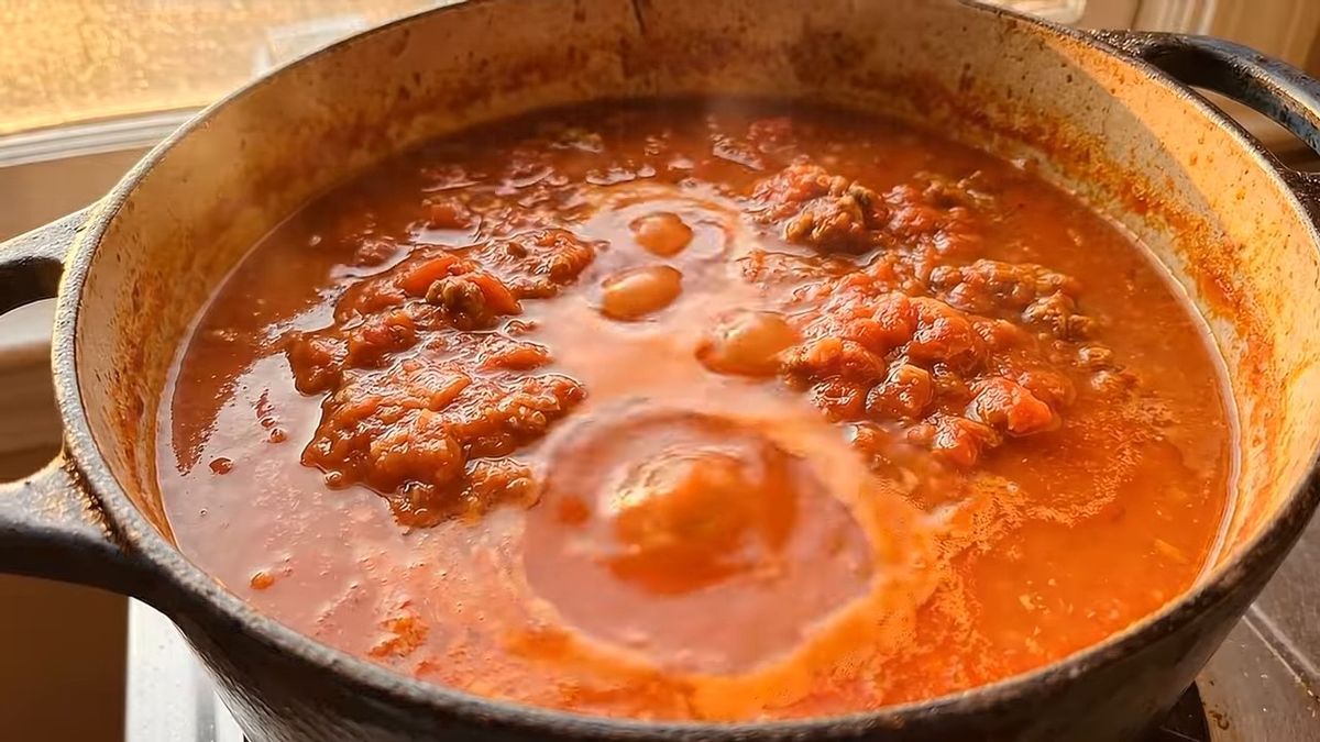 Sabe plano porque le queda agua dentro: fotograma del vídeo de El Cuchinero Pastas