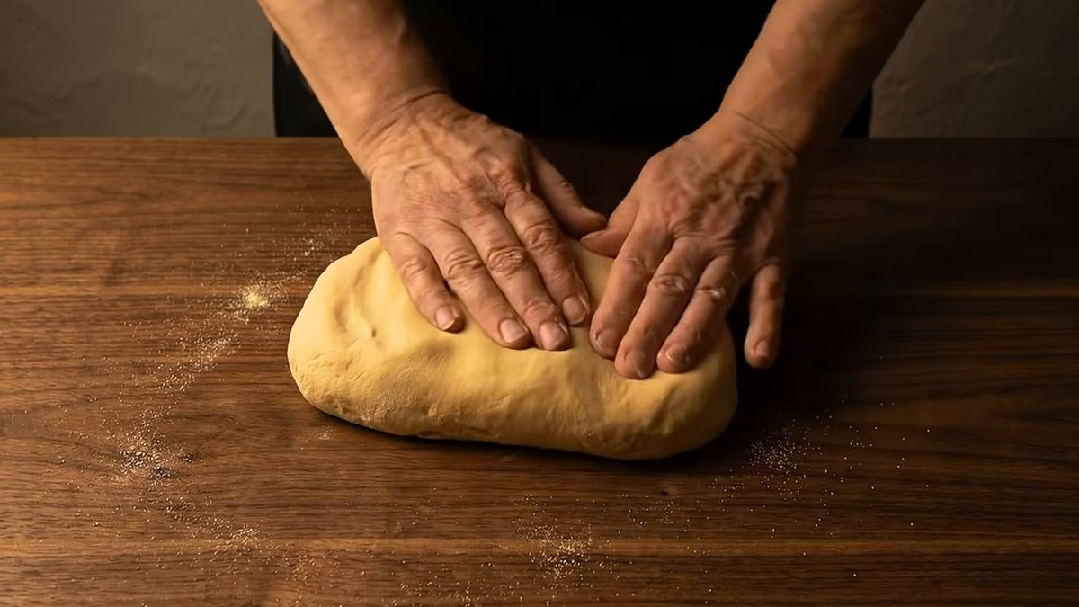 La parte imposible no está en los dedos: está en la masa: fotograma del vídeo de El Cuchinero Pastas