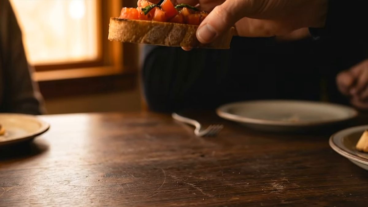 Mira el pan, no el tomate: fotograma del vídeo de El Cuchinero Pastas
