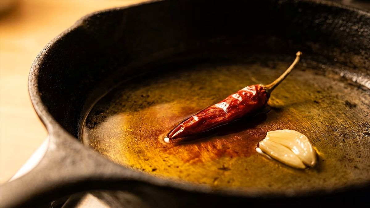 Fuego mínimo: no estás friendo, estás infusionando: fotograma del vídeo de El Cuchinero Pastas