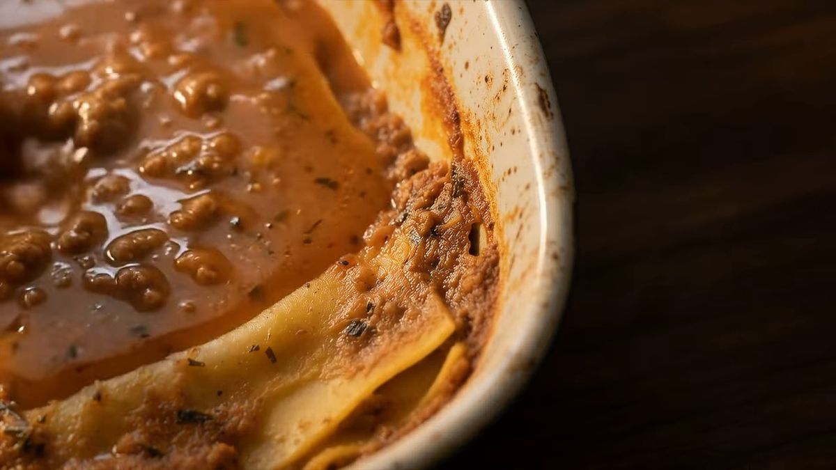 Qué mirar antes de que la fuente entre al horno: fotograma del vídeo de El Cuchinero Pastas