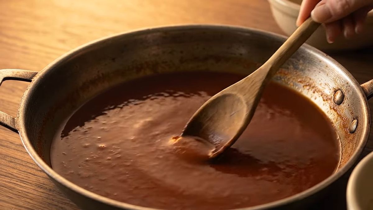 Reducir la salsa: espesar, no alargar: fotograma del vídeo de El Cuchinero Pastas
