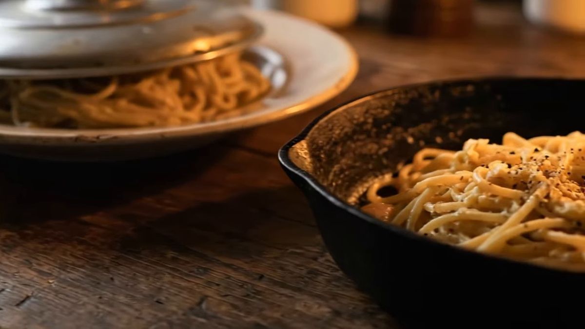 No le falta nata: le sobra calor: fotograma del vídeo de El Cuchinero Pastas