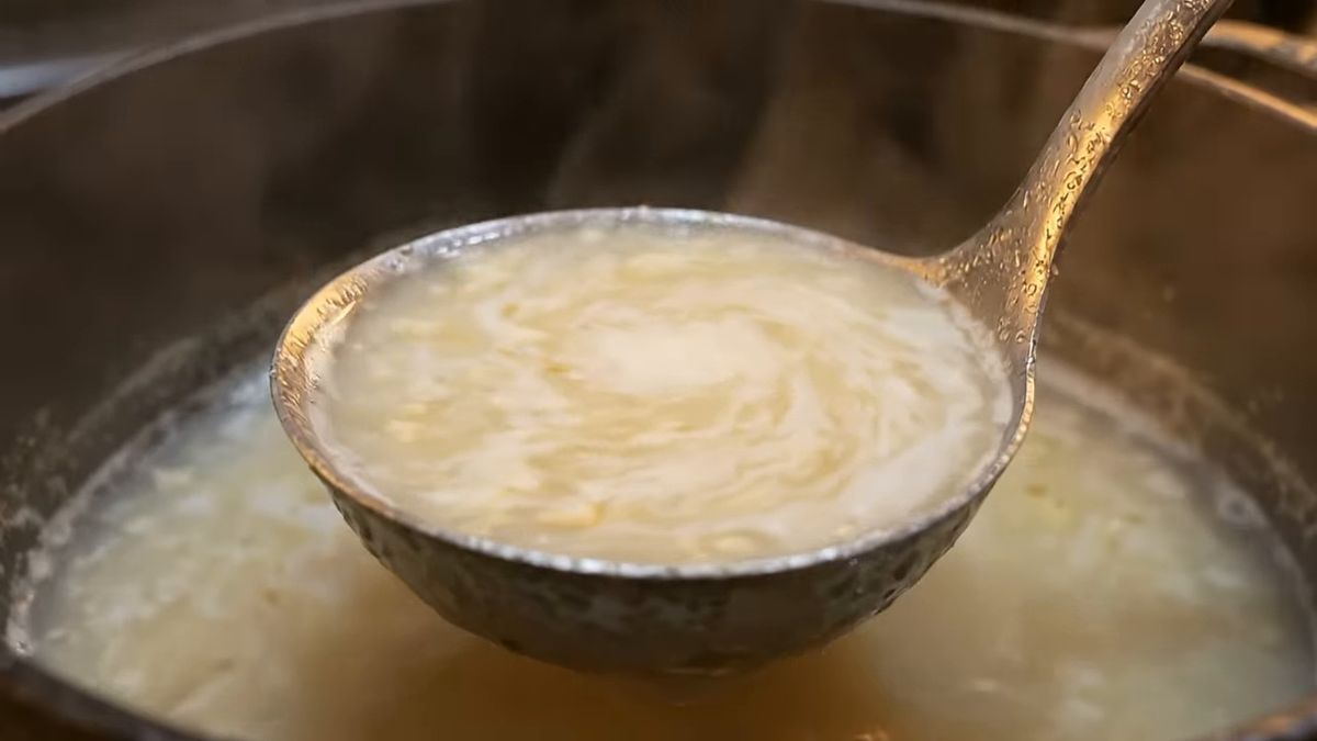 El agua de cocción es el puente: fotograma del vídeo de El Cuchinero Pastas